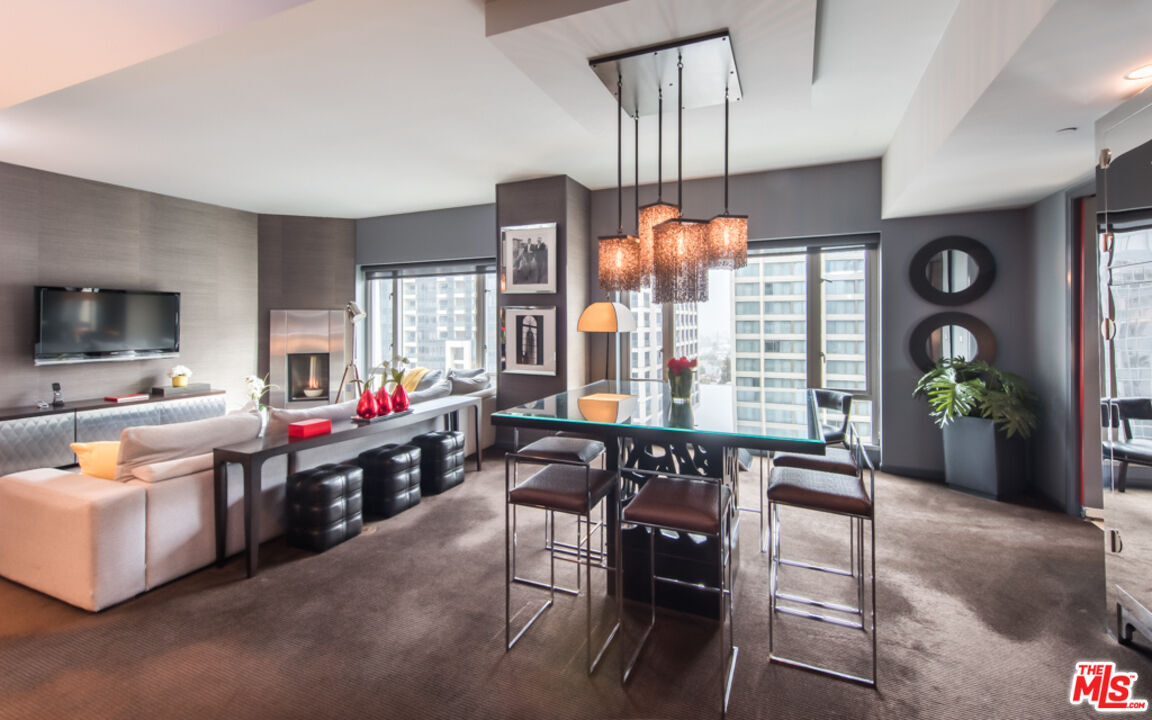Foto principal - 10727 Wilshire Blvd