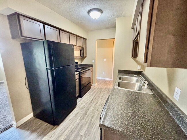 Foto del edificio - Affordable 2 Bedroom Living in the Heart o...