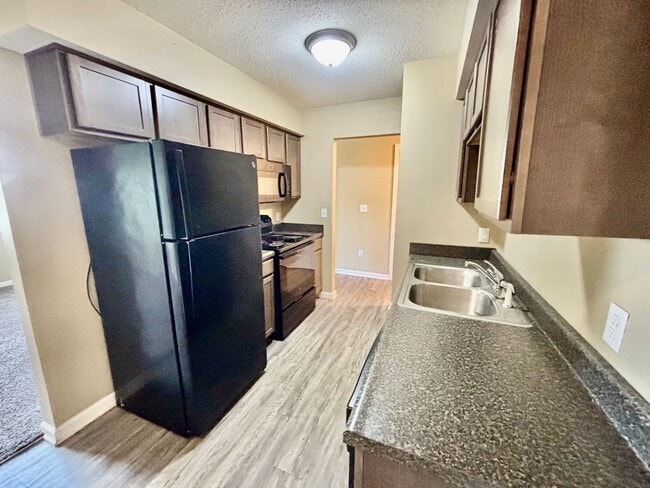 Building Photo - Affordable 2 Bedroom Living in the Heart o...