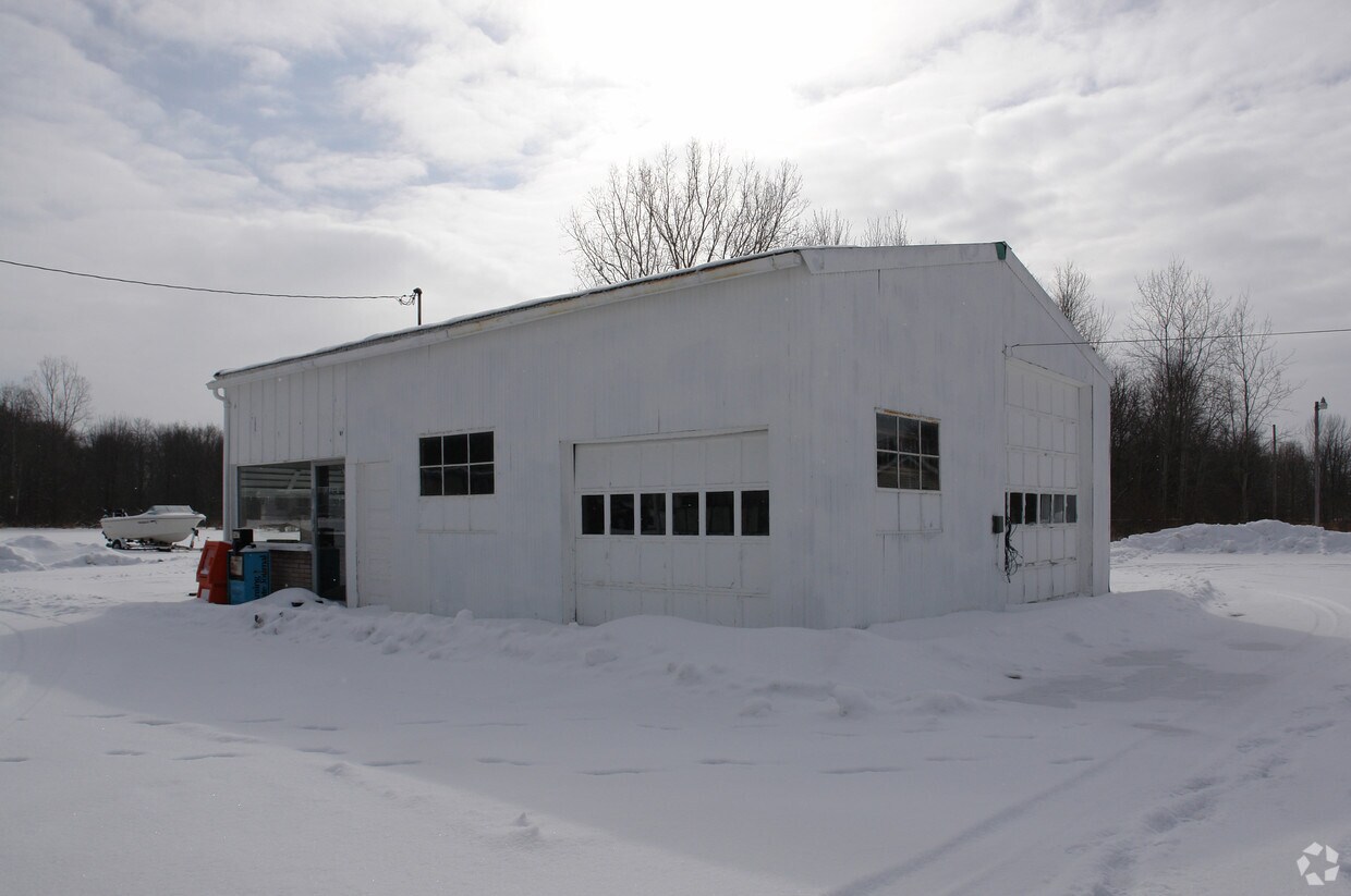 1560 Eifert Rd, Holt, MI 48842 Apartments in Holt, MI