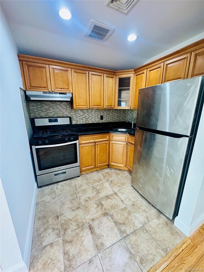 Foto del edificio - 224-05-224-93 93rd Ave