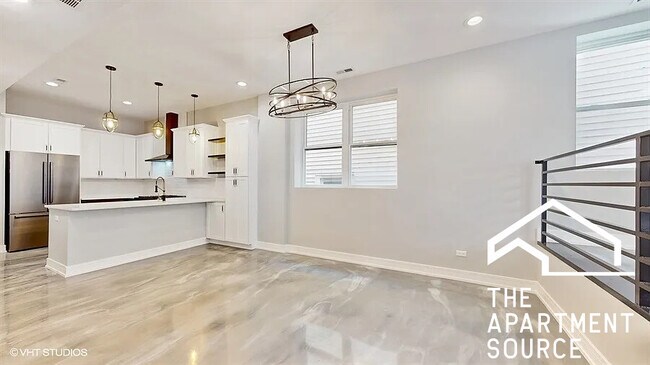 Foto del edificio - 3255 N Elston Ave