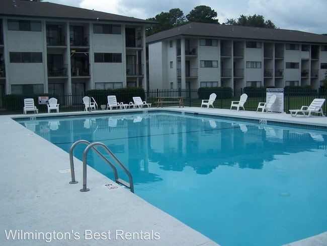 Building Photo - 460 Racine Dr