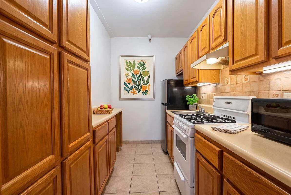 Building Photo - 129 W 56th St