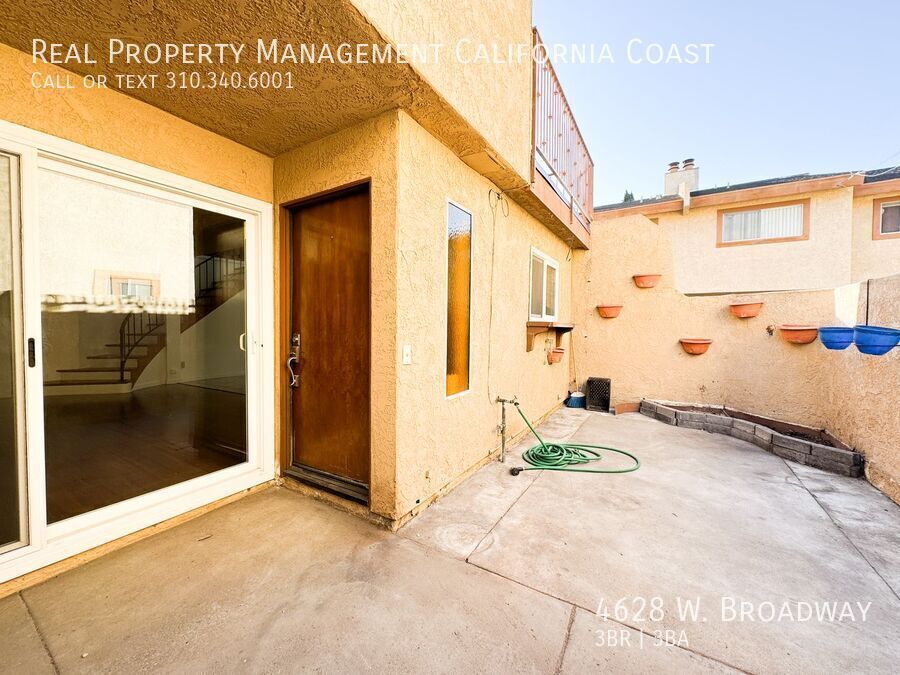 Foto principal - Charming 3 bedroom 2.5 bath townhouse