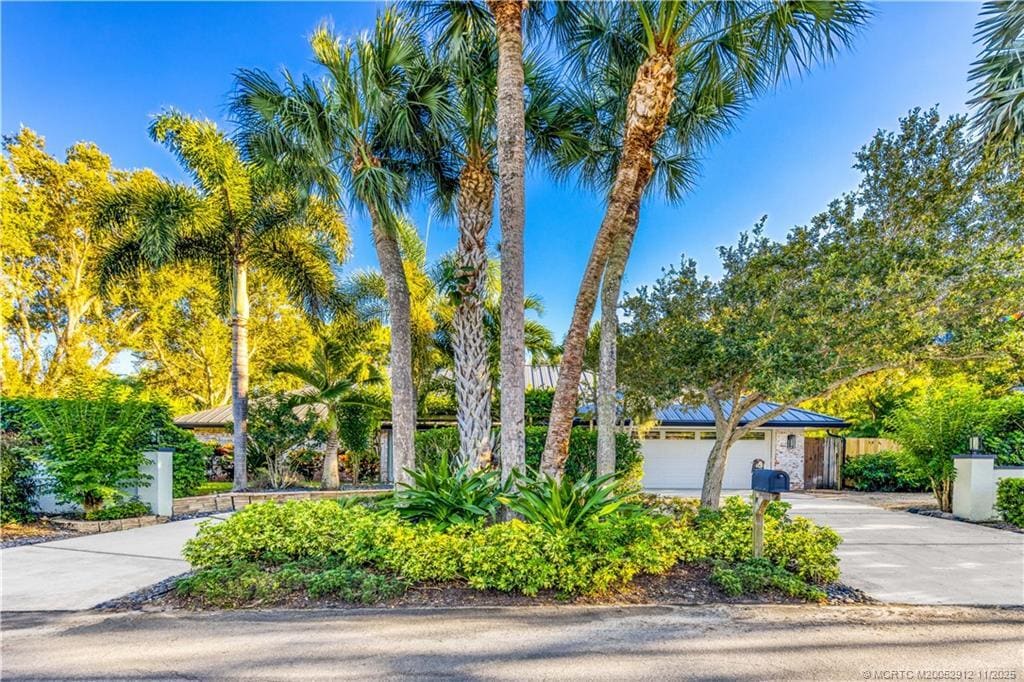 Foto principal - 7 Oakwood Dr