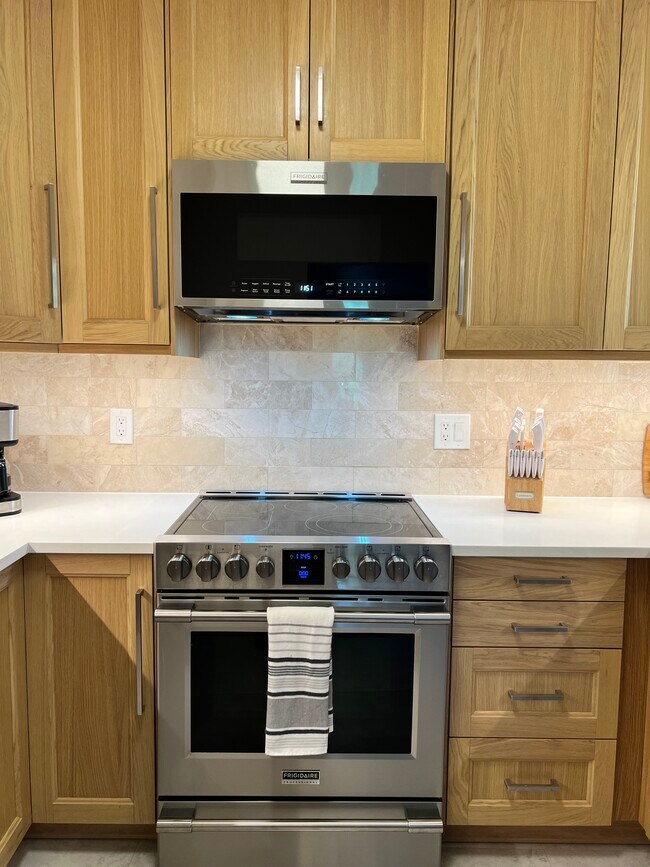 Building Photo - 3888 Coral Tree Cir