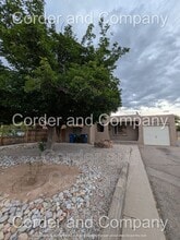 Building Photo - 302 Valencia Dr NE