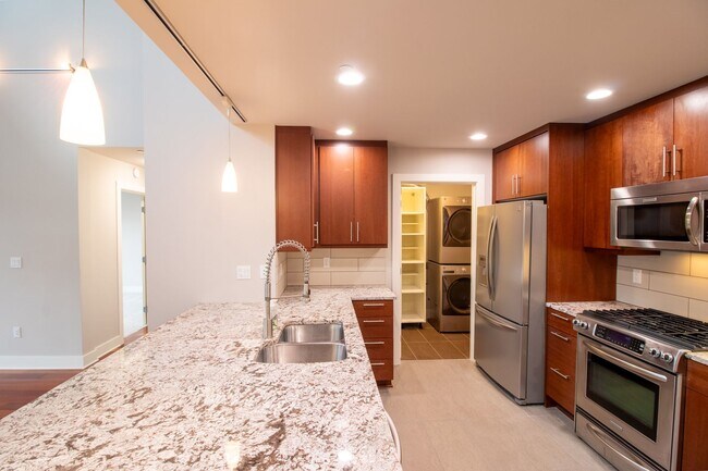 Foto del edificio - 2Bd/2Ba Mercer Island Condo