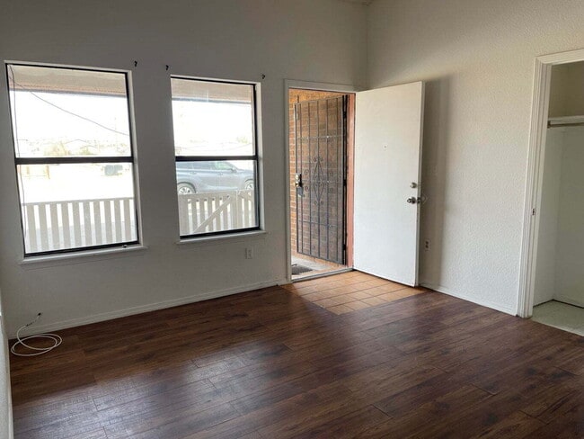 Building Photo - 7214 Dale Rd