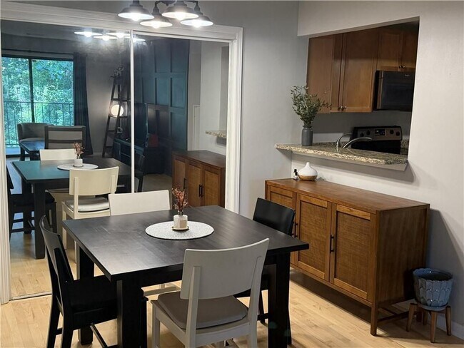 Foto del edificio - 2657 Lenox Rd NE