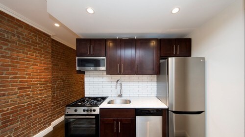 Foto del edificio - 612 E 9th St