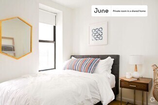 Building Photo - Private bedroom in 4 bed/2 bath Home