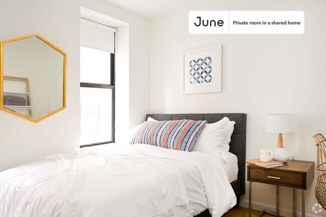 Building Photo - Private bedroom in 4 bed/2 bath Home