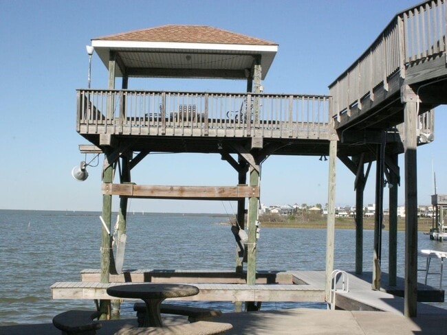 Building Photo - 3722 Laguna Dr