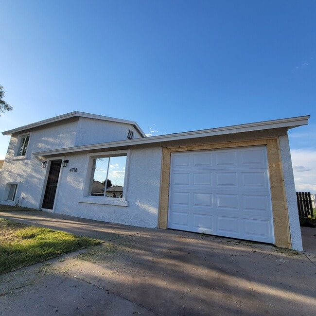 Building Photo - 4718 E Alta Vista Rd