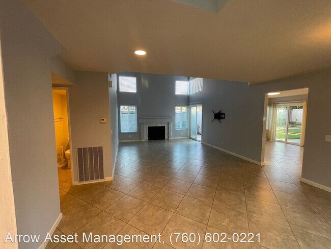 Building Photo - 3 br, 2.5 bath House - 2178 Redwood Crst