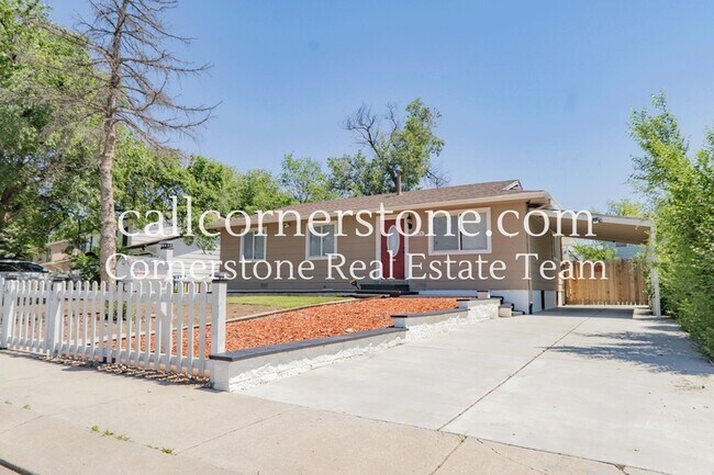 Building Photo - 2525 Nadine Dr
