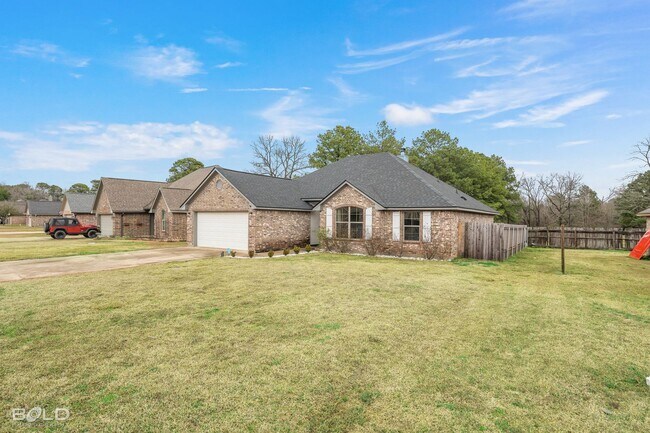 Building Photo - Check Out this 3 bed 2 bath in Benton