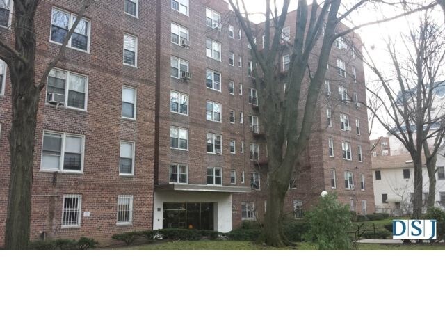 Building Photo - 17860 Wexford Ter