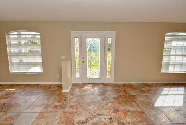 Building Photo - 176 Valley Pl