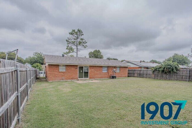 Foto del edificio - Charming 3-Bedroom Home in Moore with Spac...