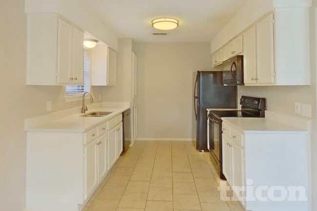 Building Photo - 3029 Meadowmoor St