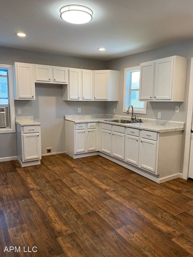 Building Photo - 2 br, 1 bath House - 107 Riverbend Dr