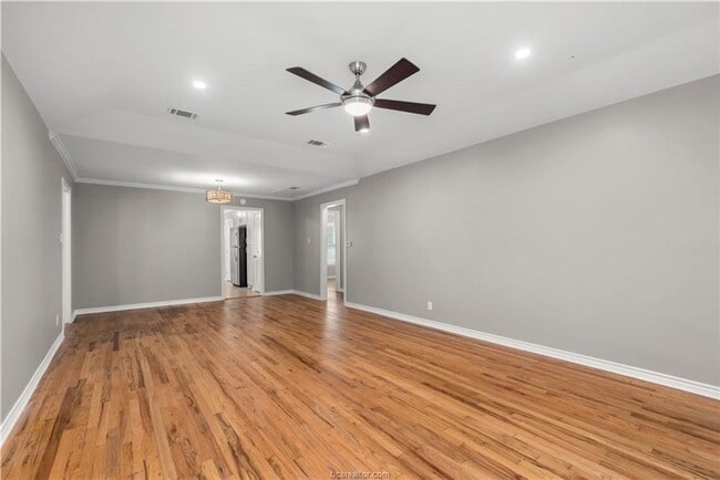 Building Photo - Available June 2026! Adorable 3 Bedroom Ho...