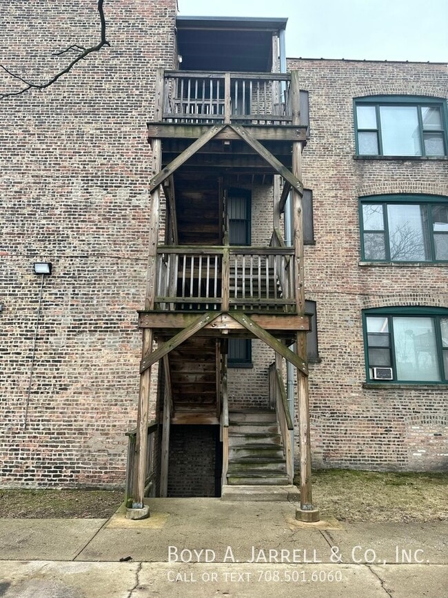 Building Photo - 212 E 57th St