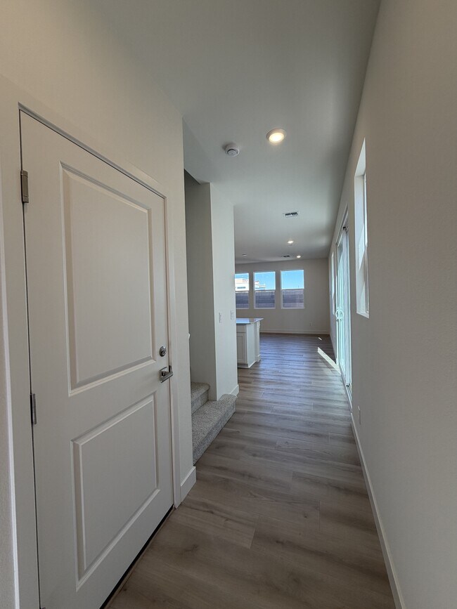 Building Photo - 9214 Innot Ave