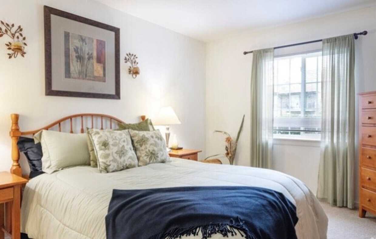 Westmore - 1049 S Westmore Ave Lombard, IL 60148 | Apartments.com, image size:1240x787