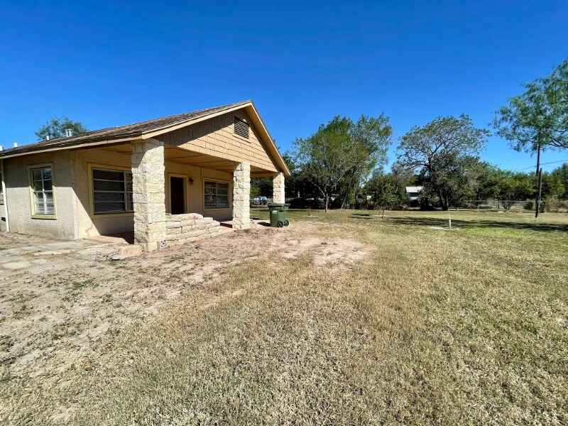 741 E De Soto Ave, Alamo, TX 78516 Room for Rent in Alamo, TX