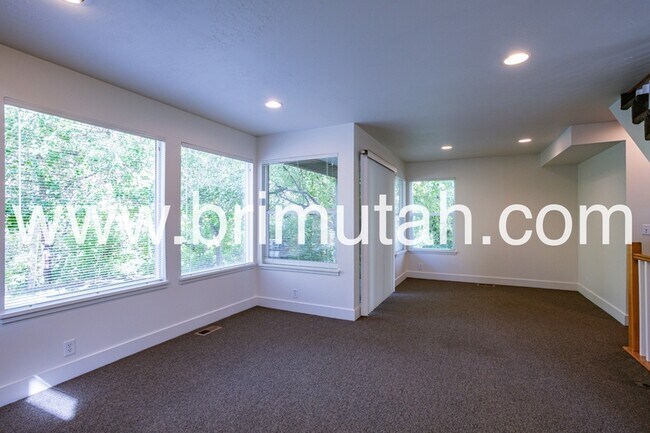 Photo - 1147 E Garfield Ave Apartment