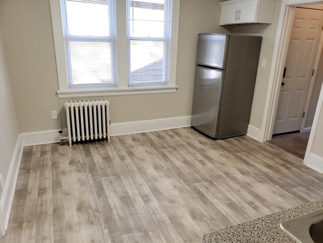 Building Photo - renovated 2-bedroom 2nd & 3rd floor apartment
