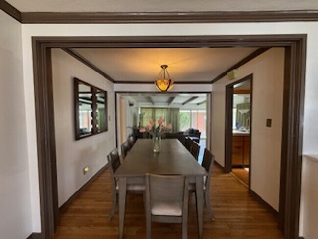 Foto del edificio - Beautiful Fully Furnished House in Belmont...