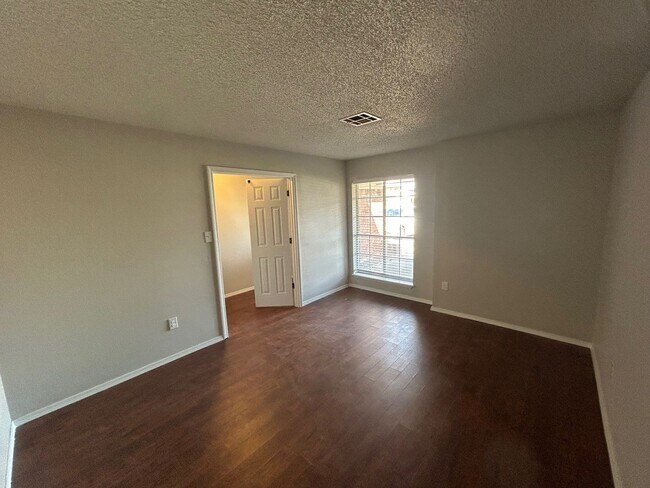 Foto del edificio - 7111 SW Cherokee Ave
