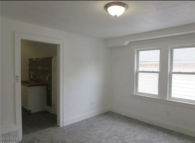 Building Photo - 7906 Rosewood Ave