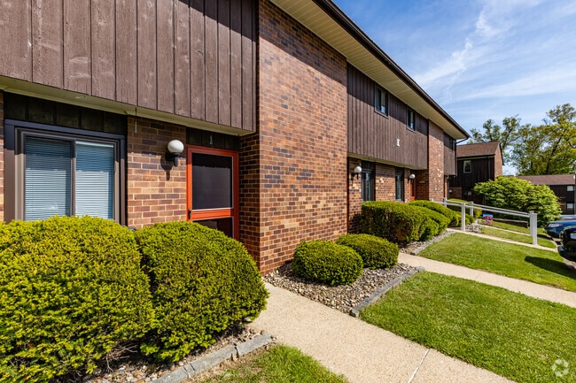 Briarwood - Briarwood Townhomes