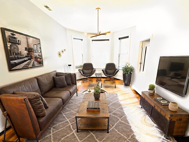 Foto del edificio - 2523 N Kimball Ave