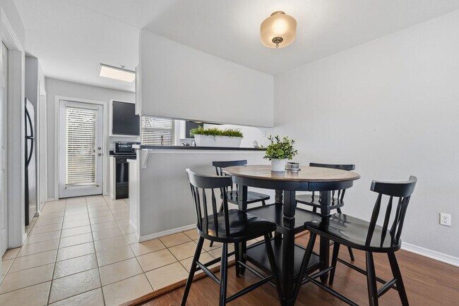 Building Photo - 1852 N Scull Creek Dr