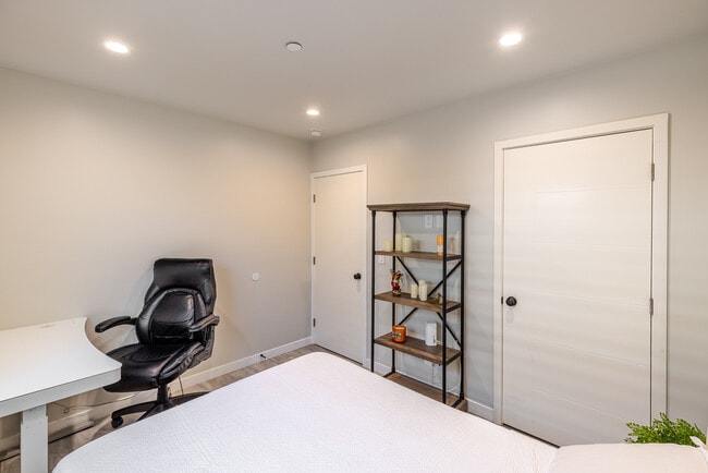 Foto del edificio - 8141 Hinds Ave