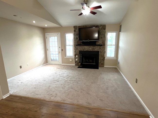 Building Photo - 408 Waters Edge Dr