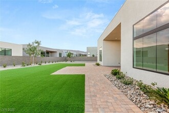 Building Photo - 10793 Vista Altura Ave