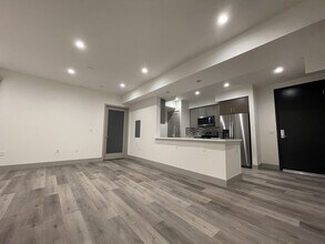 Interior Photo - Lido Apartments - 4847 Oakwood