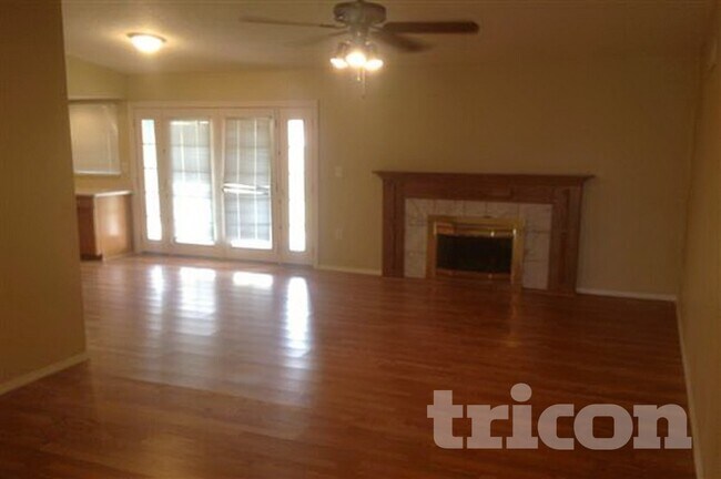 Building Photo - 2063 W Morningside Dr