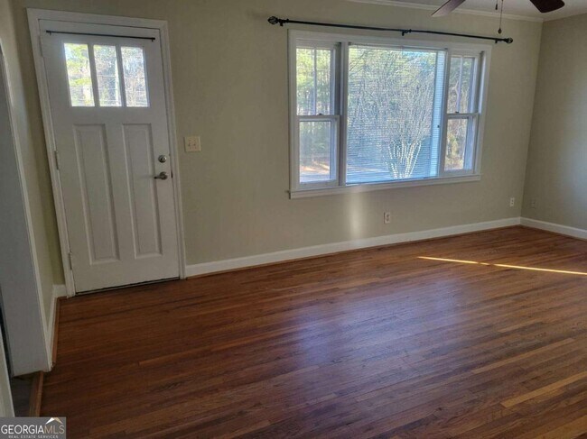 Foto del edificio - 5012 Suwanee Dam Rd