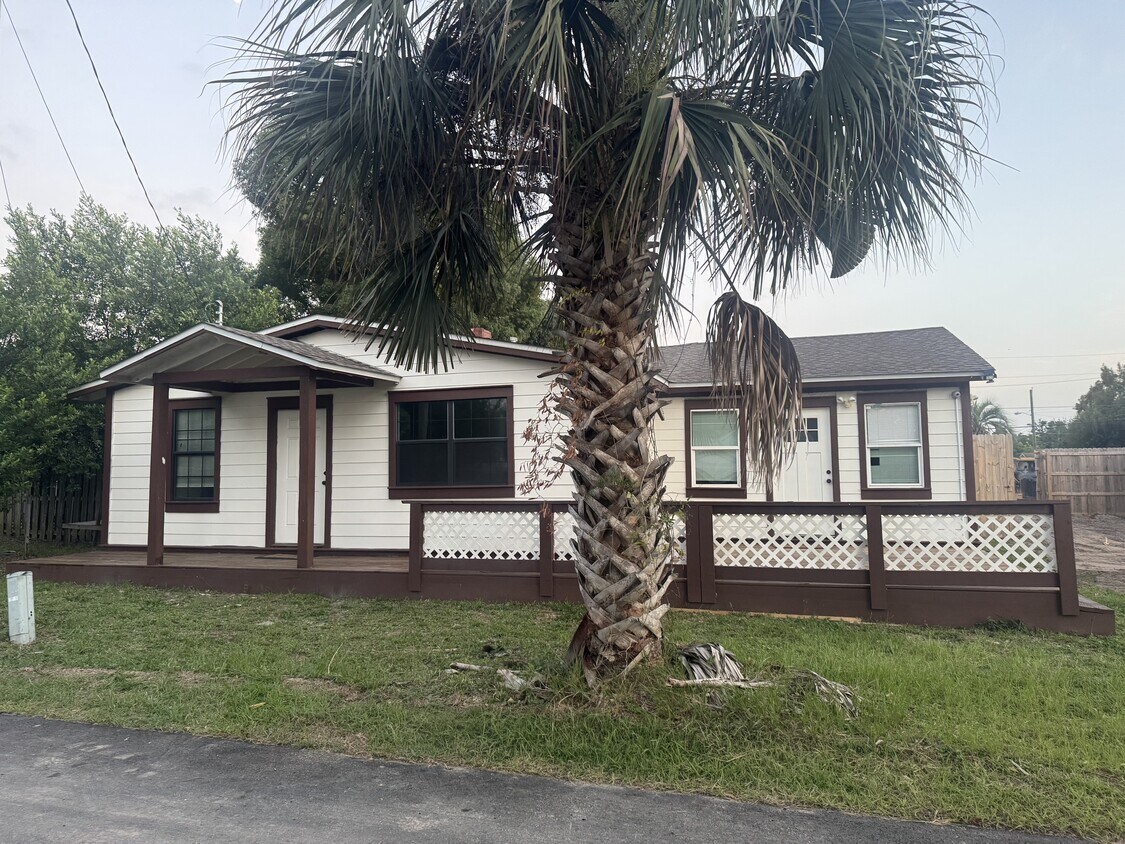 Foto principal - 3712 W 22nd Plaza