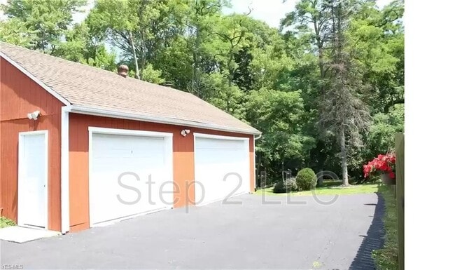 Building Photo - 1333 Caryl Dr
