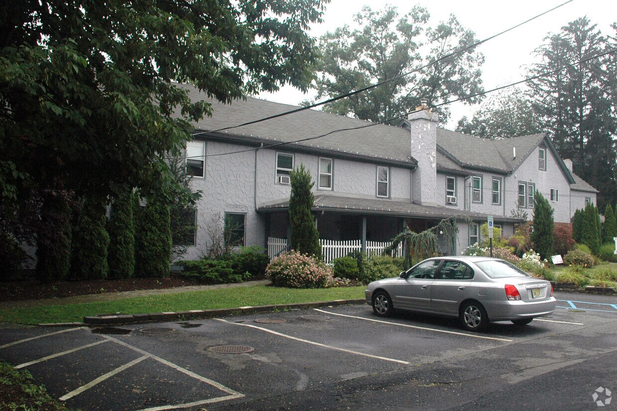 11 Moquis Trl, Jefferson Township, NJ 07438 Apartments in Jefferson